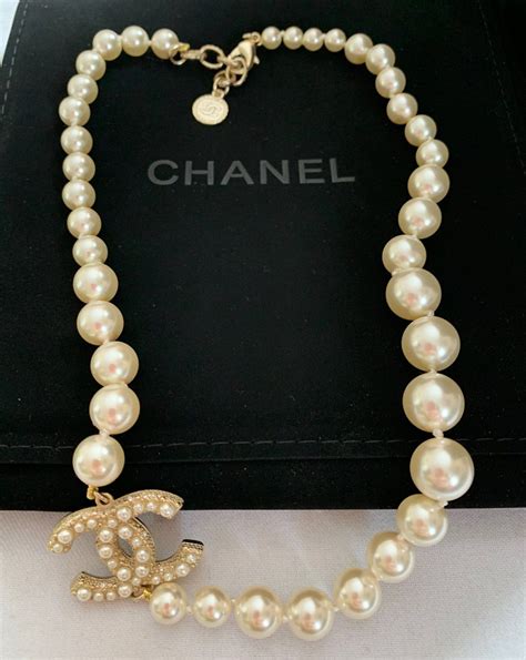 description of chanel|what is a Chanel necklace.